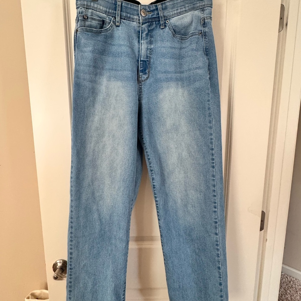 Women's Straight Leg Jeans - Light Blue